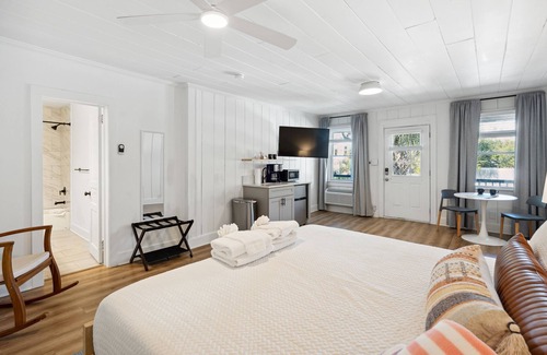 Folly Beach Hotel | Folliday Inn - The Barrelback - Room 26, Large Pool, Pet Friendly
