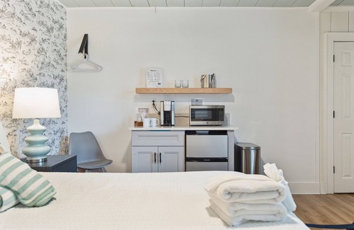 Folly Beach Hotel | Folliday Inn - The Triple - Room 24