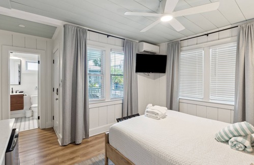 Folly Beach Hotel | Folliday Inn - The Triple - Room 24