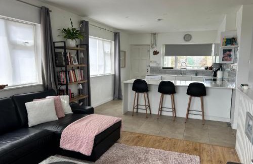 Dungarvan Casa | Follies Bungalow with Ocean Views