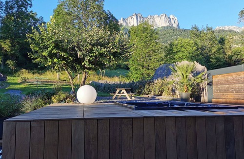 Echarvines Casa | Inicio reciente con 1200 m2 de jardín tranquilo 2min lago de Annecy