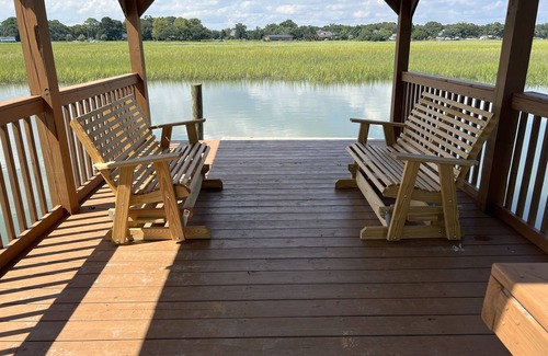 Charleston Apartamento | Folly Beach Riverfront Apartment con rampa para botes, kayaks y bicicletas.