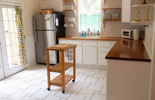 Fondren Casa | Fondren Cottage - close to restaurants, hospitals. Cozy & comfy!
