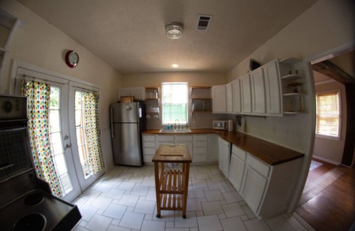 Fondren Casa | Fondren Cottage - close to restaurants, hospitals. Cozy & comfy!