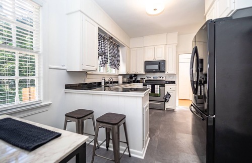 Fondren Casa | Fondren *King* Bed House in the Heart of Jackson