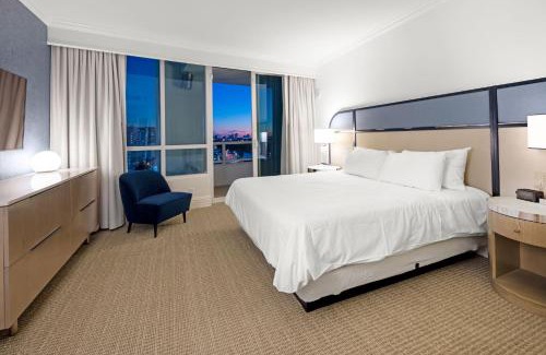 Mid Beach Apartamento | Fontainebleau Hotel Ocean View Fits 6! 1 BED/2 BA