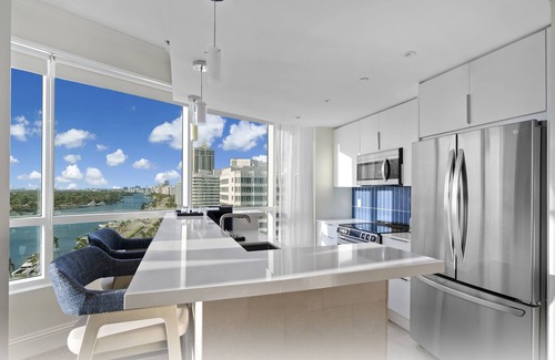 Mid Beach Hotel | Fontainebleau Miami Beach Private Luxury Suites