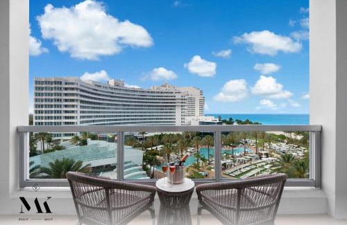 Mid Beach Apartamento | FontaineBleau Resort Balcony w Pool & Ocean View