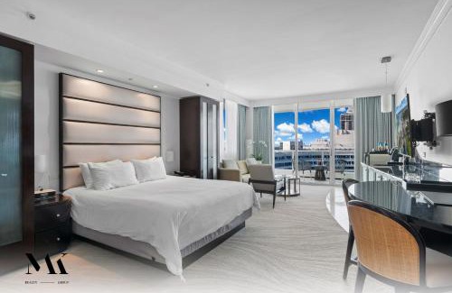 Mid Beach Apartamento | FontaineBleau Resort Balcony w Pool & Ocean View
