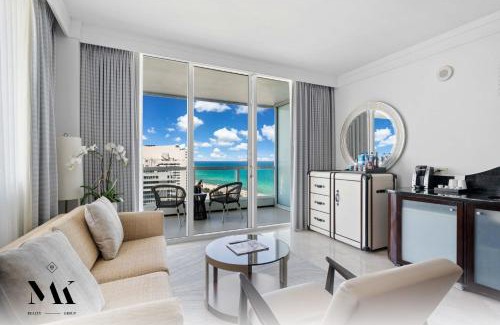 Mid Beach Apartamento | FontaineBleau Resort Balcony w Pool & Ocean View