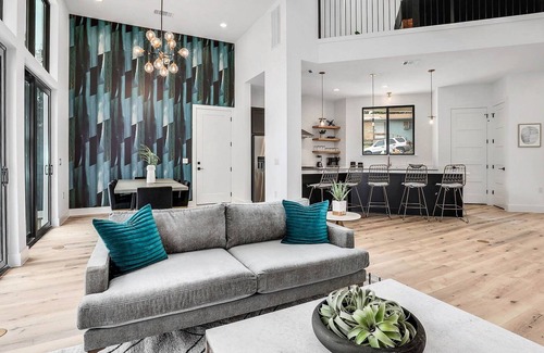 Riverside Casa | UT Football Fave - Pool, Mins to DT + Stadium!