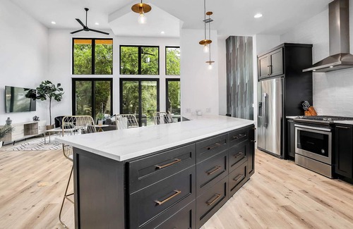 Riverside Casa | UT Football Fave - Pool, Mins to DT + Stadium!