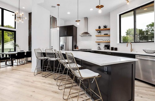 Riverside Casa | UT Football Fave - Pool, Mins to DT + Stadium!