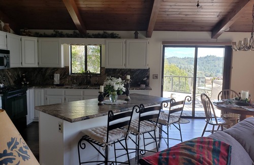 Jackson Casa | Foothill Retreat in the Sierra Nevada Mountains