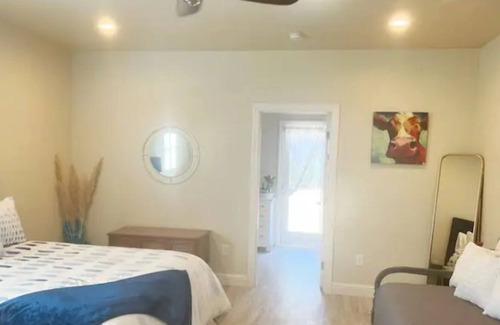 Newcastle Cabaña | Foothills Cottage, 1 bedroom, 1 bath guest house.