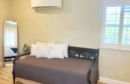Newcastle Cabaña | Foothills Cottage, 1 bedroom, 1 bath guest house.