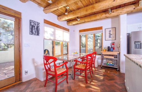 Santa Fe Casa | Foothills Retreat- Patios| Rooftop Deck|Quiet|2BR