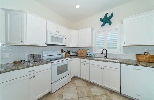 Holmes Beach Casa | Footprints in the Sand managed by Beach Retreats FL Anna Maria Island