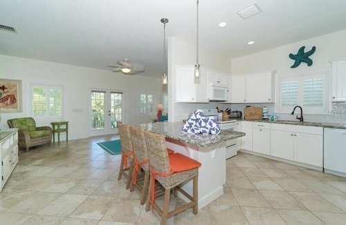 Holmes Beach Casa | Footprints in the Sand managed by Beach Retreats FL Anna Maria Island