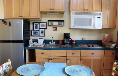 Sonoita Cabina | for animal lovers - cute, little Bunkhouse attached to the horse barn