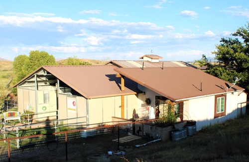 Sonoita Cabina | for animal lovers - cute, little Bunkhouse attached to the horse barn