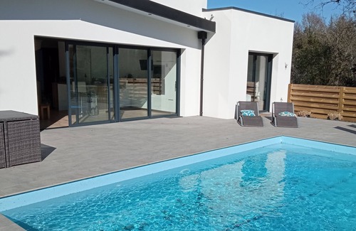 Clohars-Carnoet Villa | For rent, villa with heated pool, close to beaches and center
