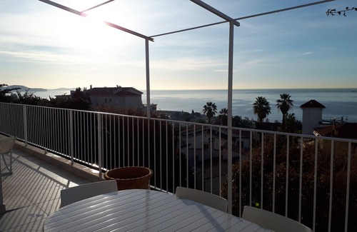 Le Mourillon Apartamento | Para seis personas, 1er piso de la villa, apartamento con vista al mar de 80m2.