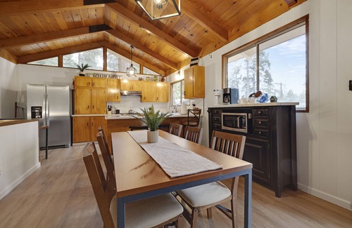 Twain Harte Casa | For the discerning guest. Cabin at Lilac Terrace 🌲⛷️with summer TH Lake Access.