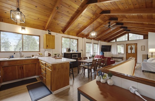 Twain Harte Casa | For the discerning guest. Cabin at Lilac Terrace 🌲⛷️with summer TH Lake Access.