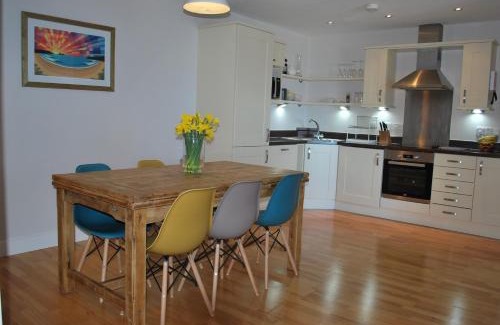 Newquay Apartamento | For the Shore, Fistral Beach Newquay - 2 Bed 2 bath - Private Parking with garage for 2 vehicles
