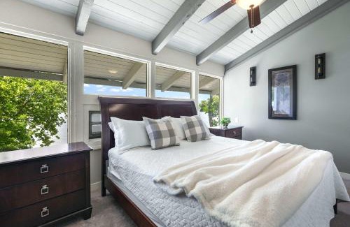 Gravois Mills Casa | For the View - Great Location with Lakeside Launchpad