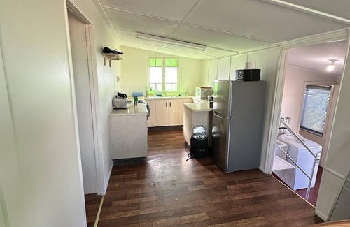 South Townsville Casa | 1 Bedroom Shack city fringe location close to city/port/strand