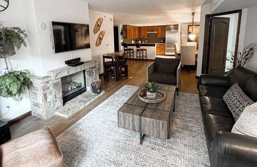 Mountain Village Condominio | Luxury Auberge Madeline Residence Building.