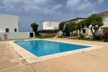 Los Delfines Apartamento | Forcat - Apartamento bajo con jardín y piscina