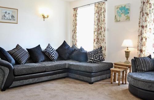 Pembroke Casa | Ford Farmhouse