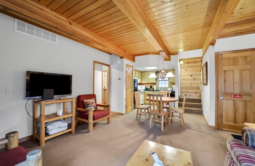Lewiston Cabaña | Fore Seasons Cottage: Your Summer Retreat for Golf and Outdoor Adventure