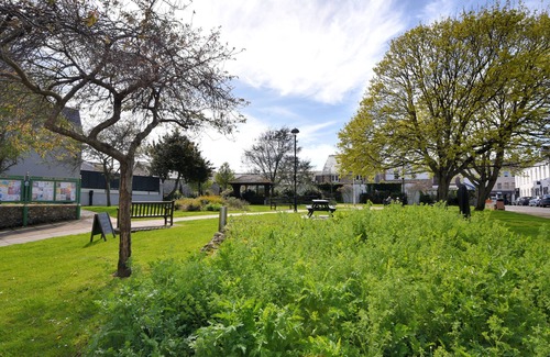 Seaton Cabaña | FORE STREET HOUSE - APARTMENT 3, family friendly in Seaton, Devon