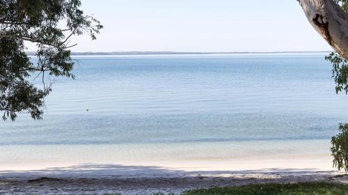 Salamander Bay Casa | Foreshore Beach House - Stunning waterfront home