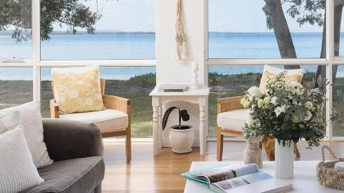 Salamander Bay Casa | Foreshore Beach House - Stunning waterfront home