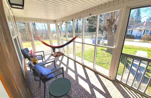Brevard Casa | Forest Access - Hike/Bike Paradise - 5 min to Brevard - Walkable to Restaurants