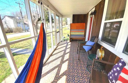 Brevard Casa | Forest Access - Hike/Bike Paradise - 5 min to Brevard - Walkable to Restaurants