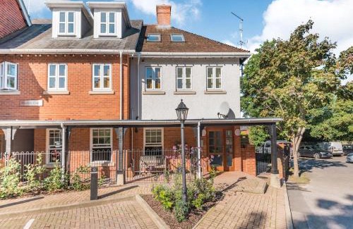 New Forest District Casa | Forest Acorn