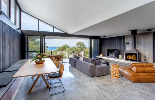 Dunsborough Casa | Forest Beach House I Private Properties