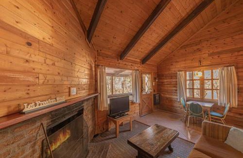 Christopher Creek Casa | Forest Cabin 5 Old Glory