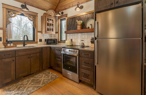 Carbondale Cabina | Hot Tub | Cabin in 35 Acre Forest | SIUC < 10 min.