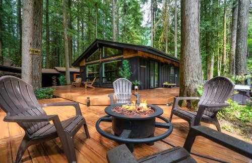 Zigzag Casa | Forest Cabin Retreat - Dog Friendly - Hot Tub