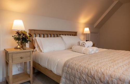 West Laroch Apartamento | Forest Corner Luxury Apartment with Hot Tub