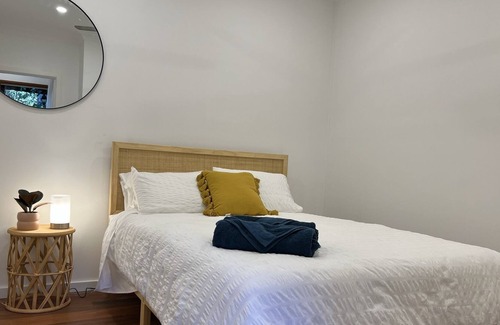 Mount Pleasant Cabina | Forest Cottage- Close to City Centre and Beaches