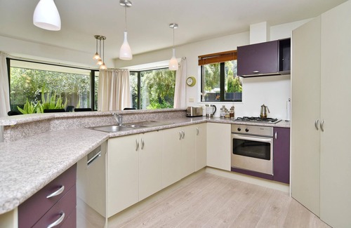 Parklands Casa | 3 Bedroom holiday home located near Bottle Lake Forest