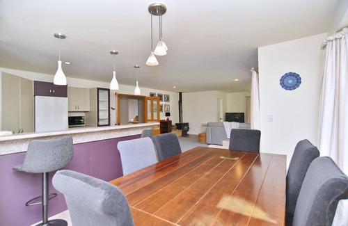 Parklands Casa | 3 Bedroom holiday home located near Bottle Lake Forest